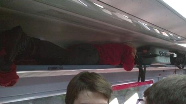 This image has an empty alt attribute; its file name is Overcrowding-on-FGW.jpg